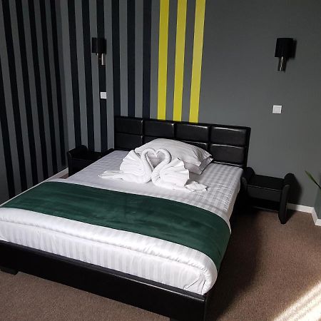 Resita Residence Sauna Apartment Bagian luar foto