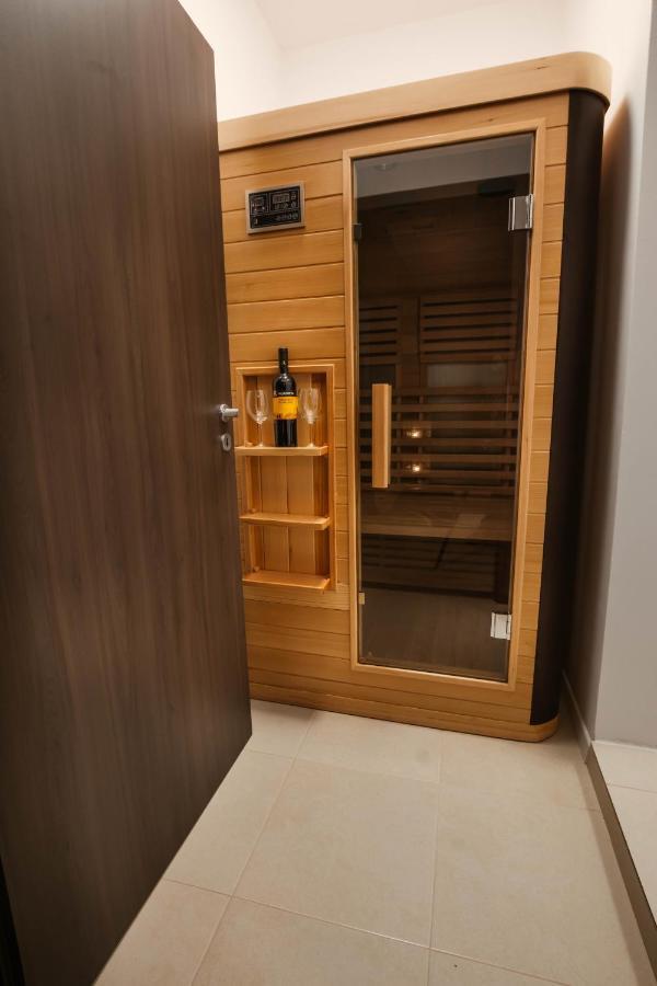 Resita Residence Sauna Apartment Bagian luar foto